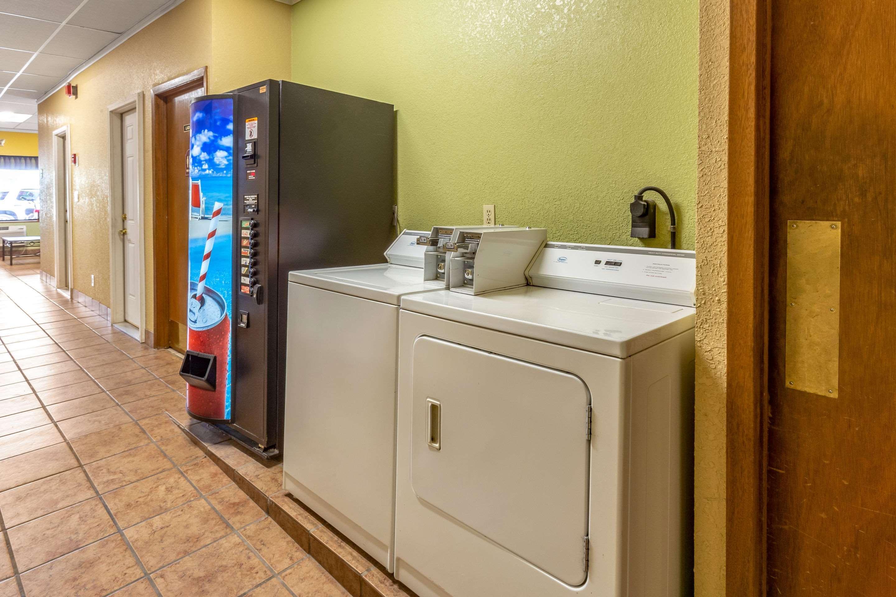 Econo Lodge Inn & Suites Newton Eksteriør bilde