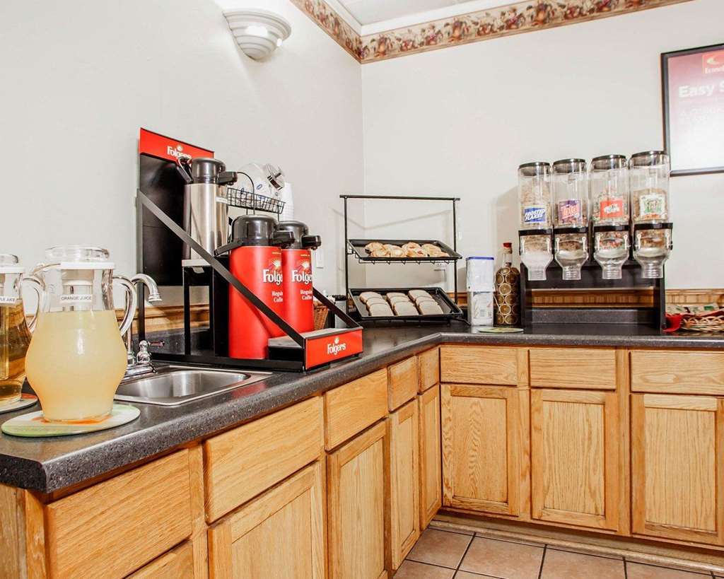 Econo Lodge Inn & Suites Newton Restaurant bilde